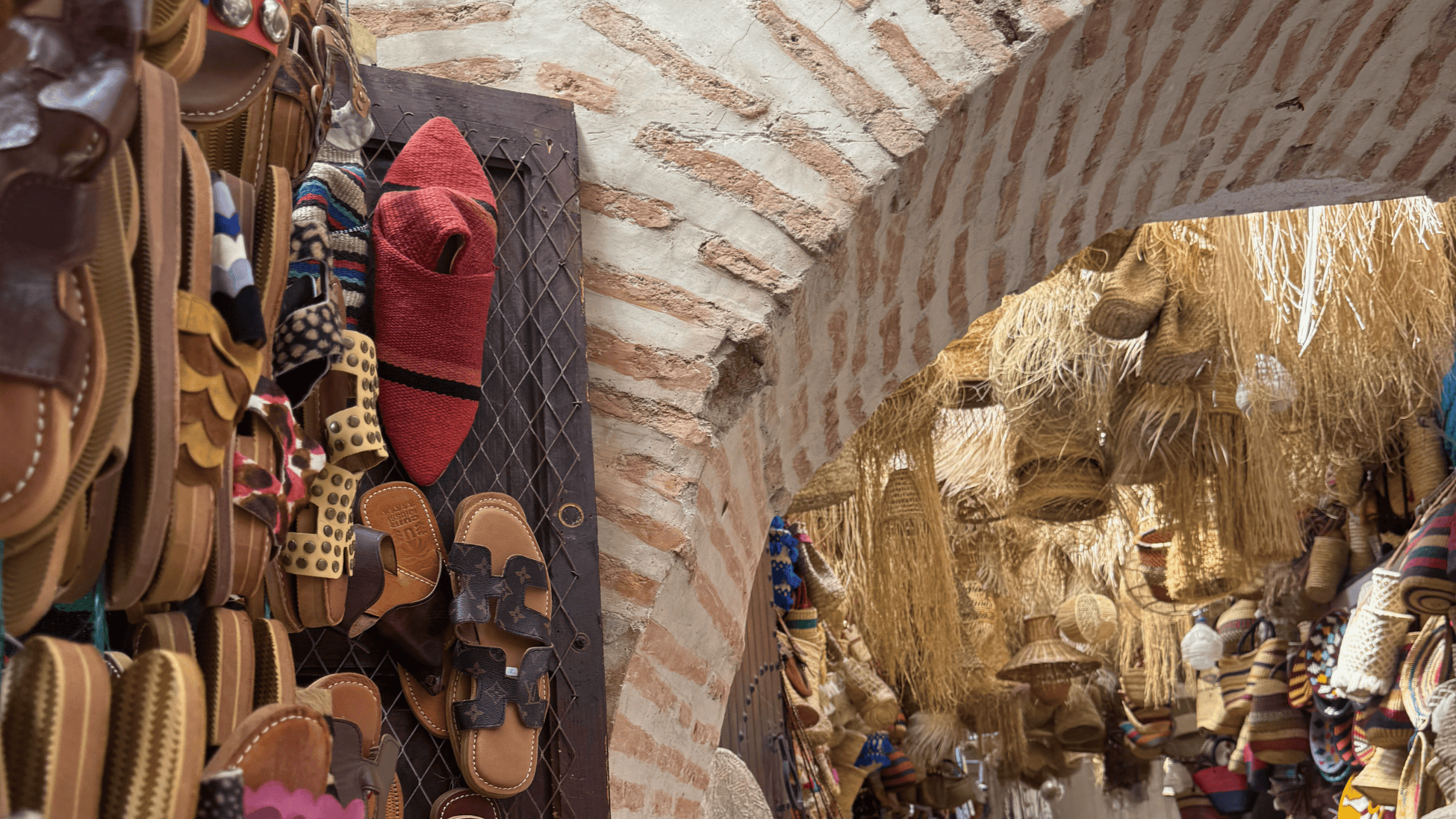 image d'un souk de marrakech qui vient défaire la théorie de marché saturé